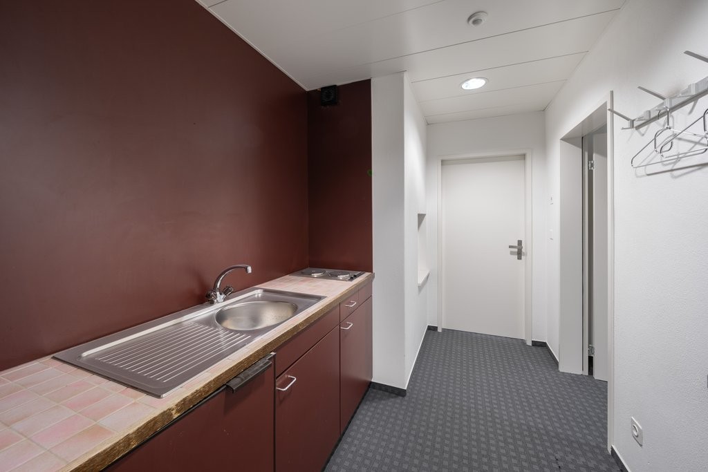 271m² office