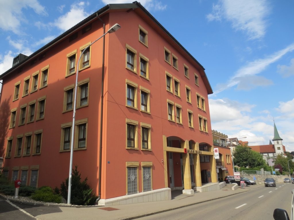 271m² office