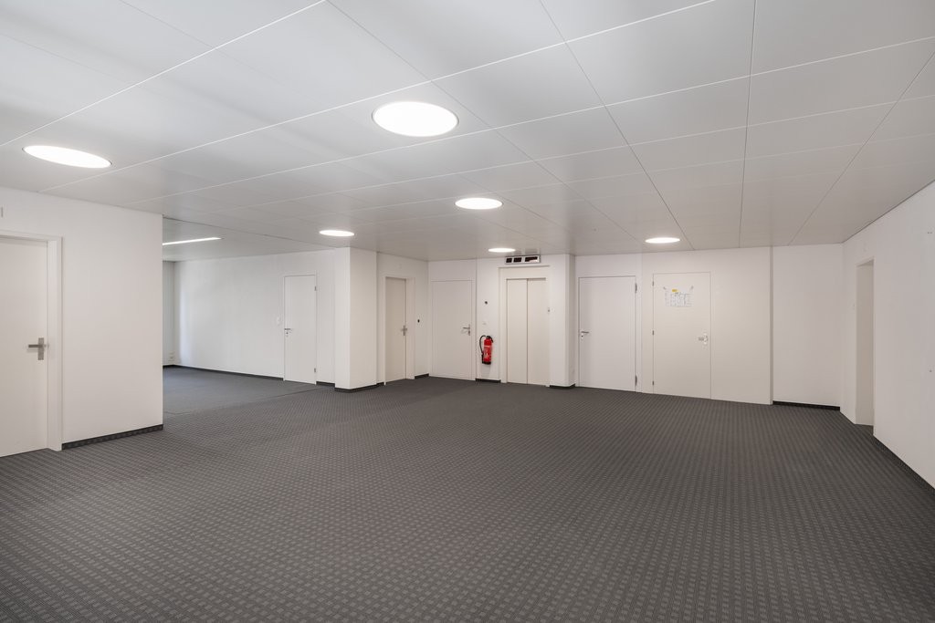 271m² office