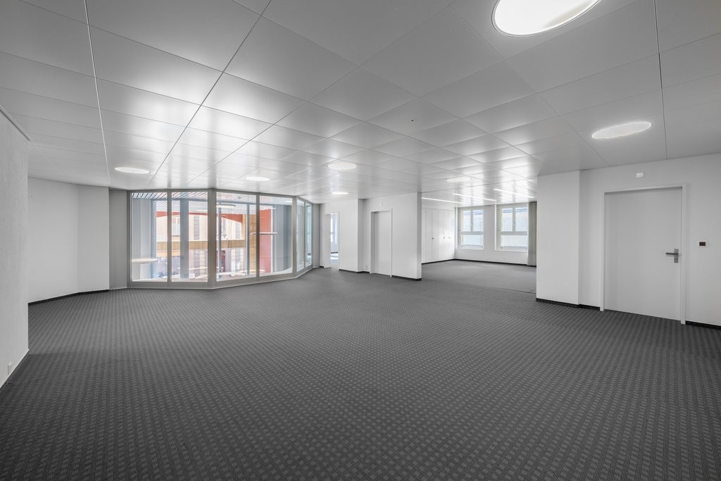 271m² office