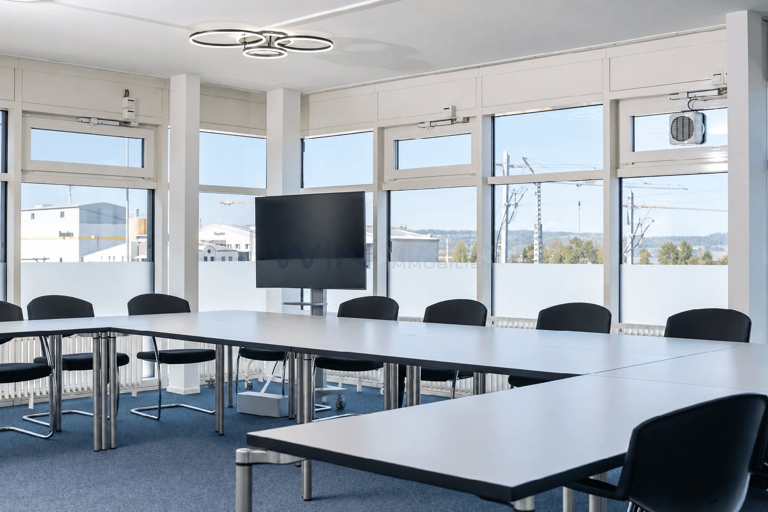 180m² office