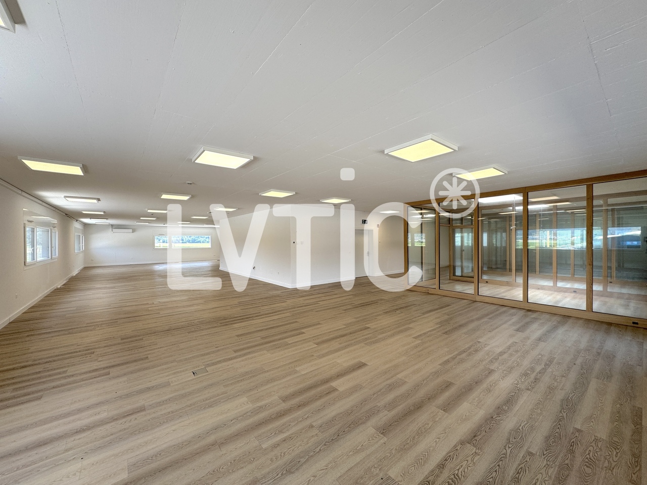 410m² ufficio, foto 1 di 8