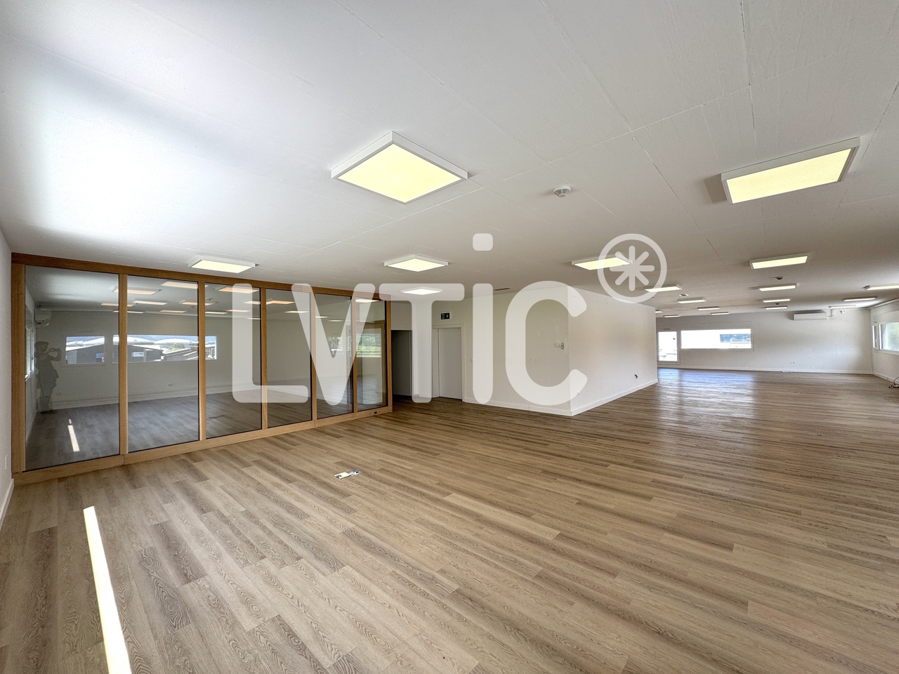 410m² ufficio, foto 2 di 8