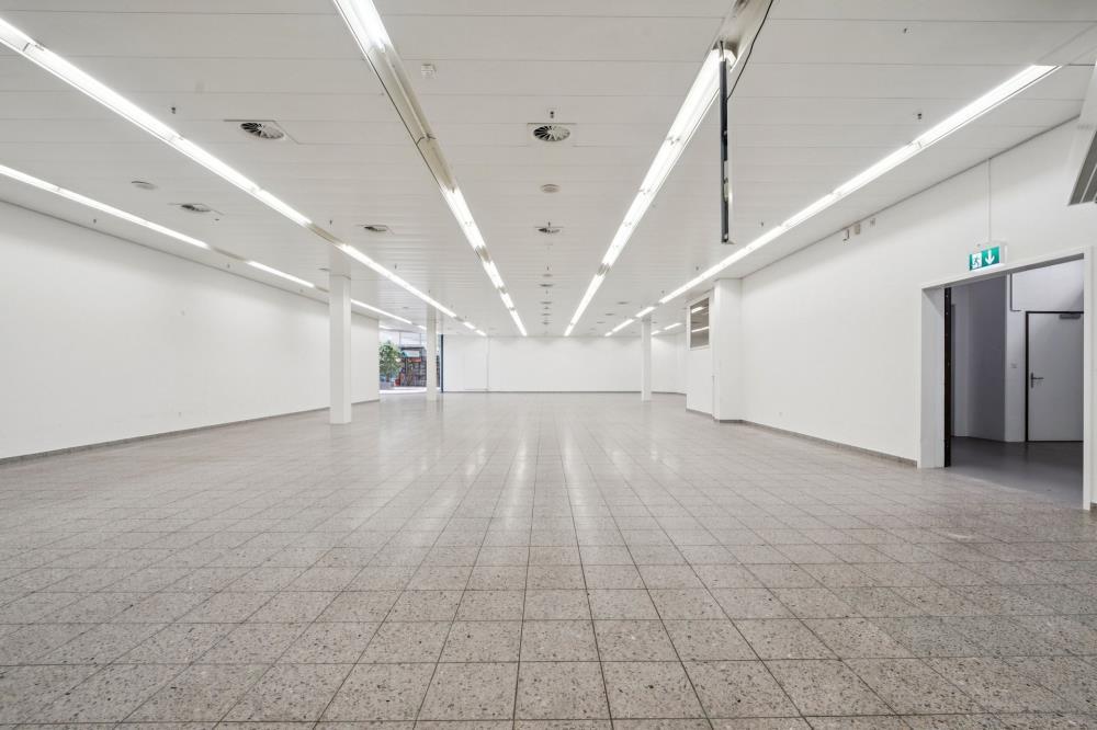 588m² shop, Foto 4 von 10