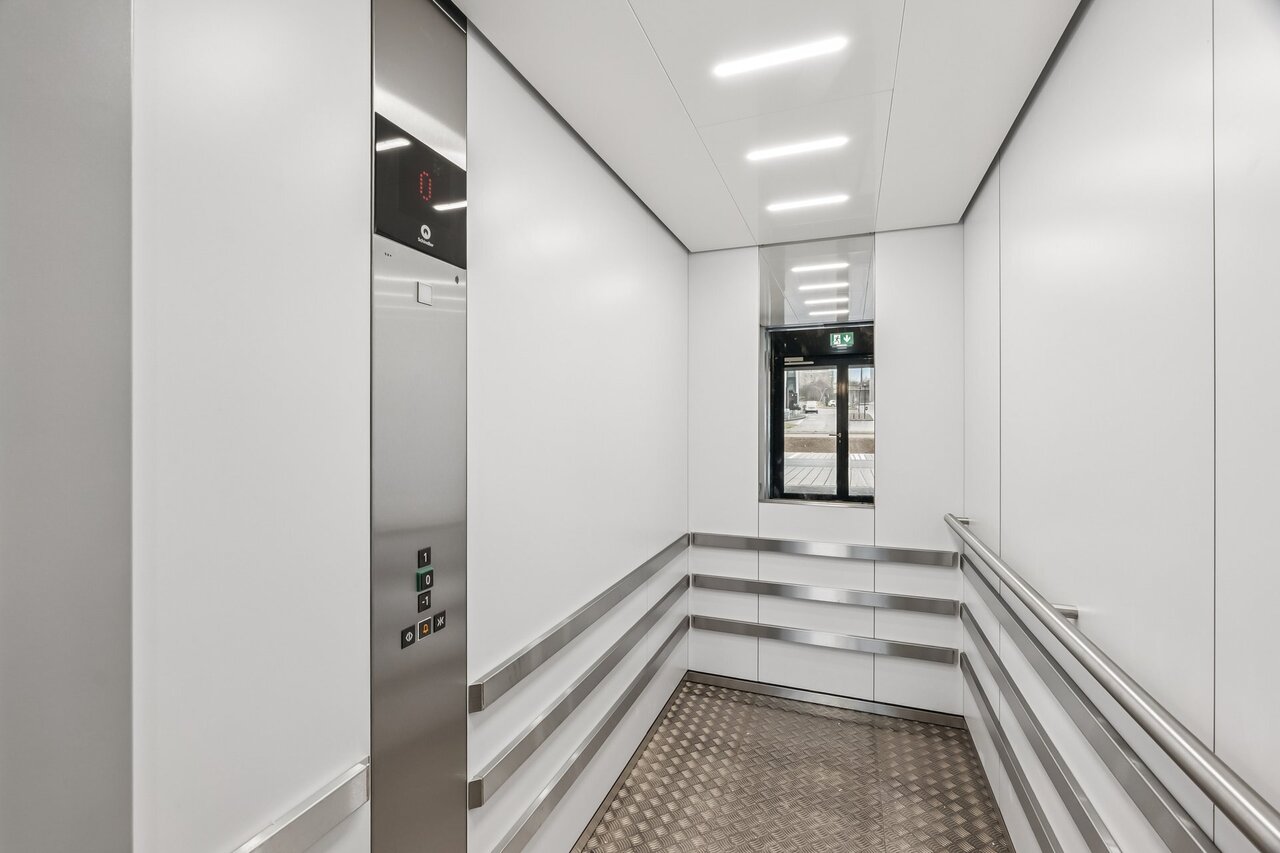 425m² commercial
