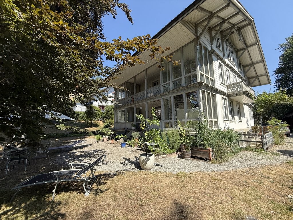 5 rooms apartment