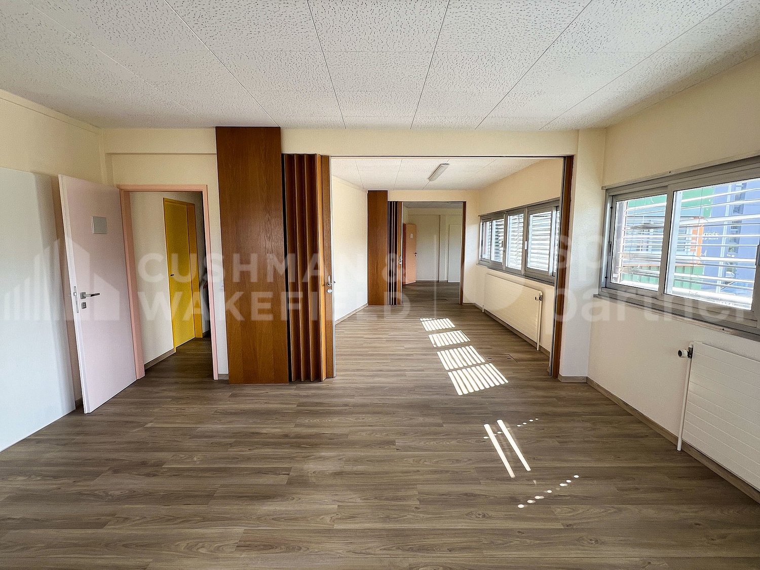 940m² atelier, Foto 3 von 10