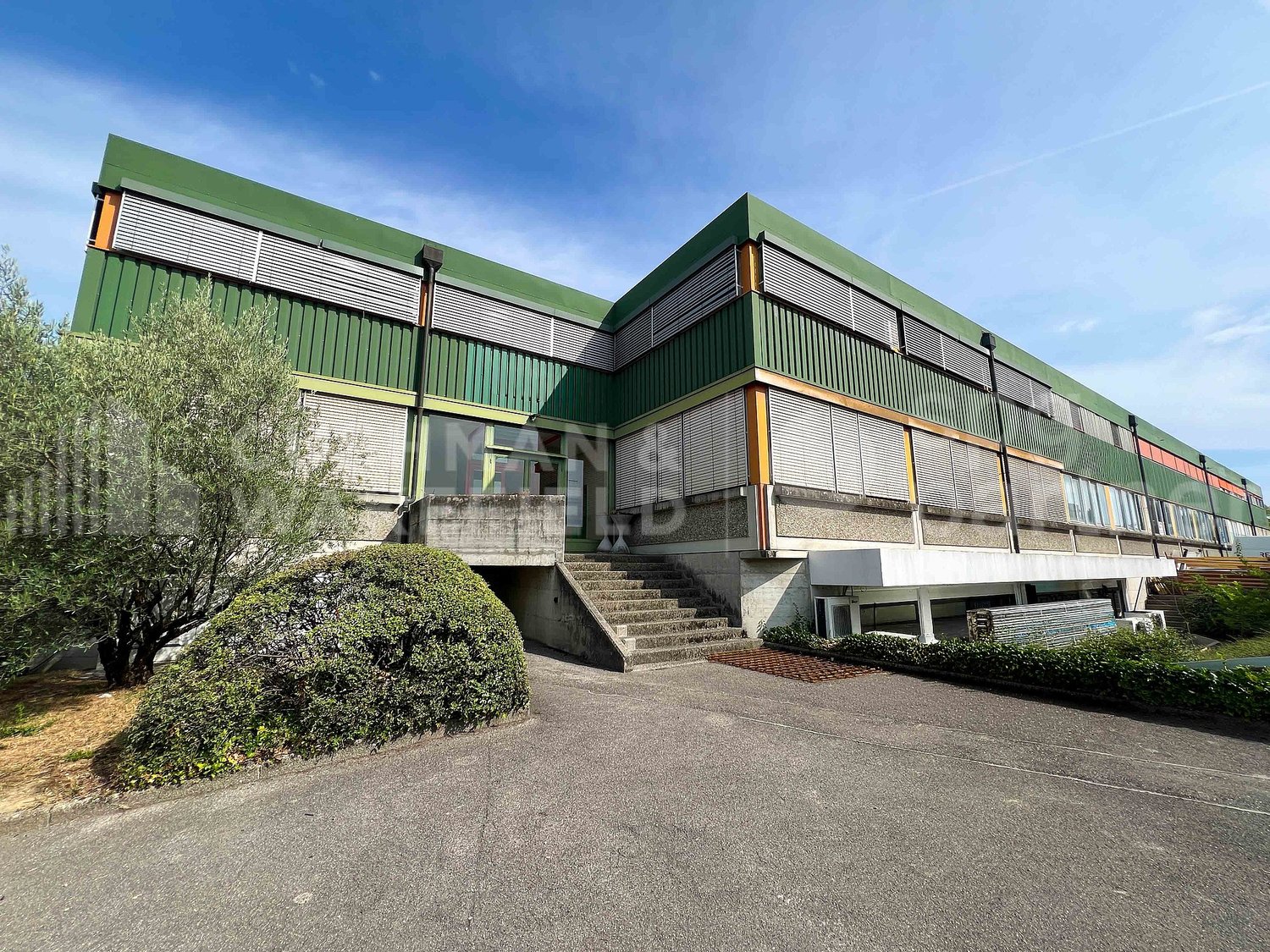 940m² atelier, Foto 2 von 10