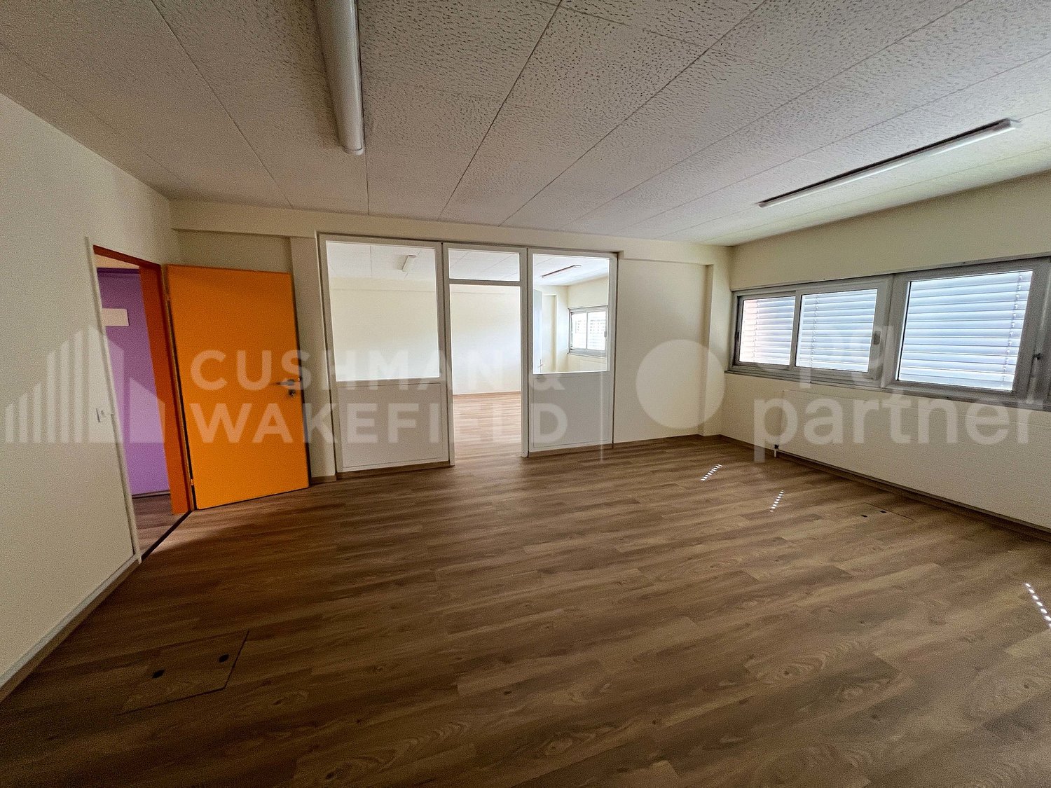 940m² atelier, Foto 6 von 10