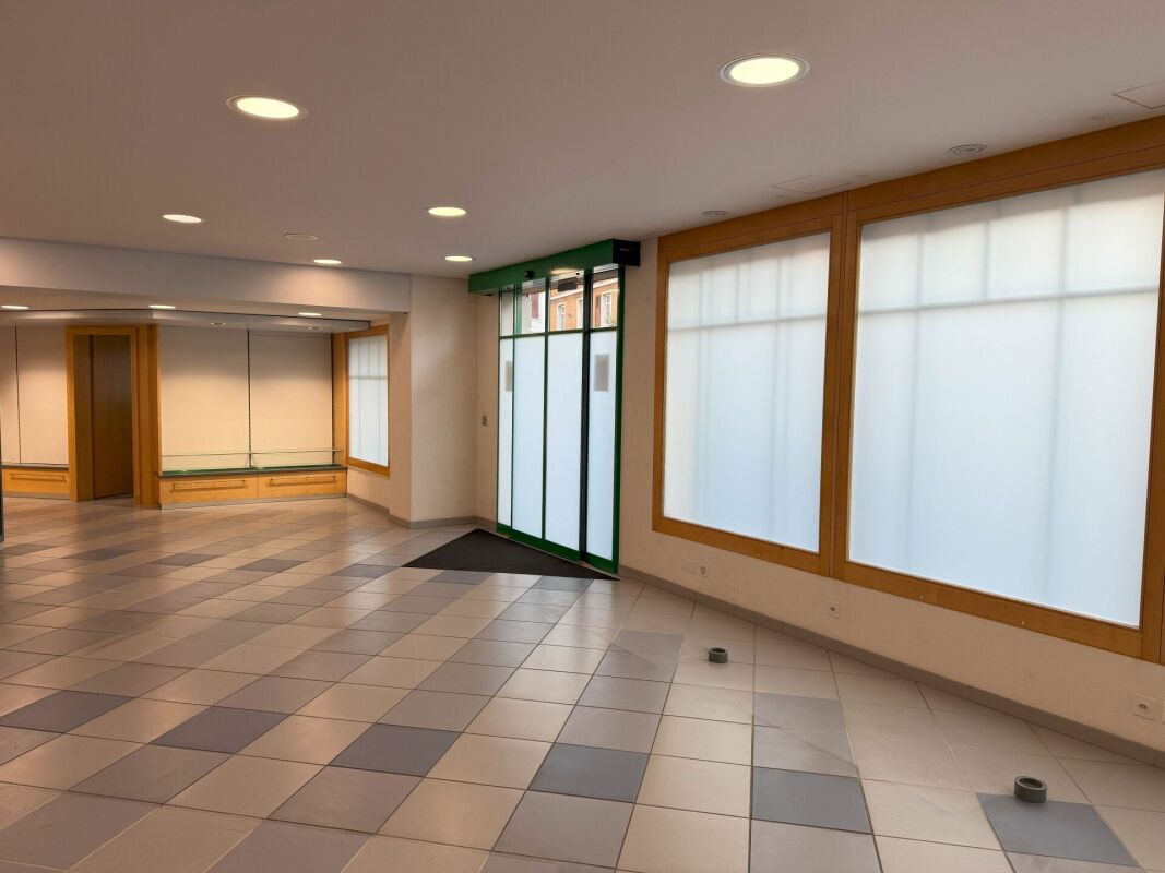 202m² commercial