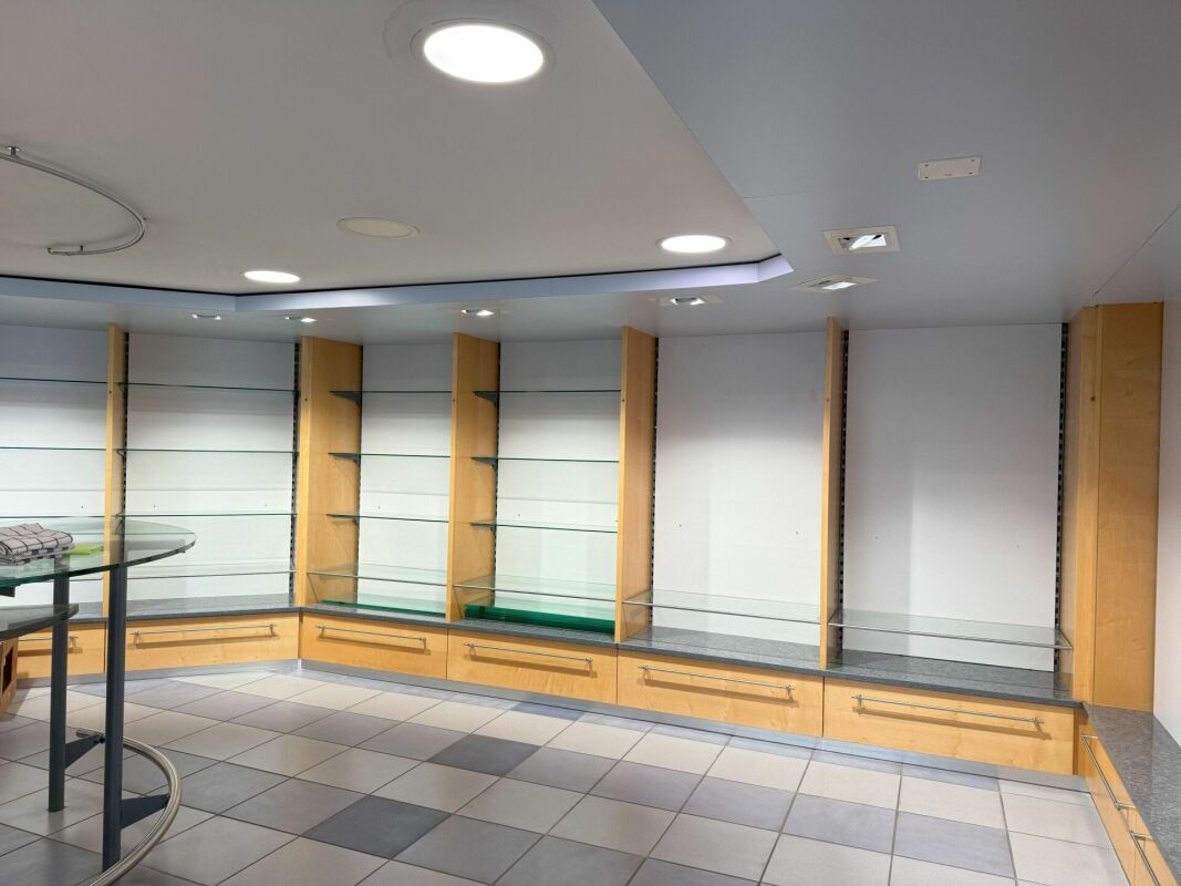 202m² commercial
