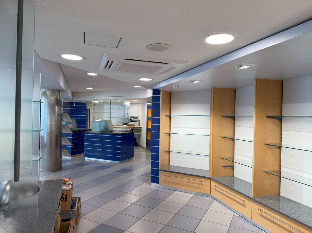 202m² commercial