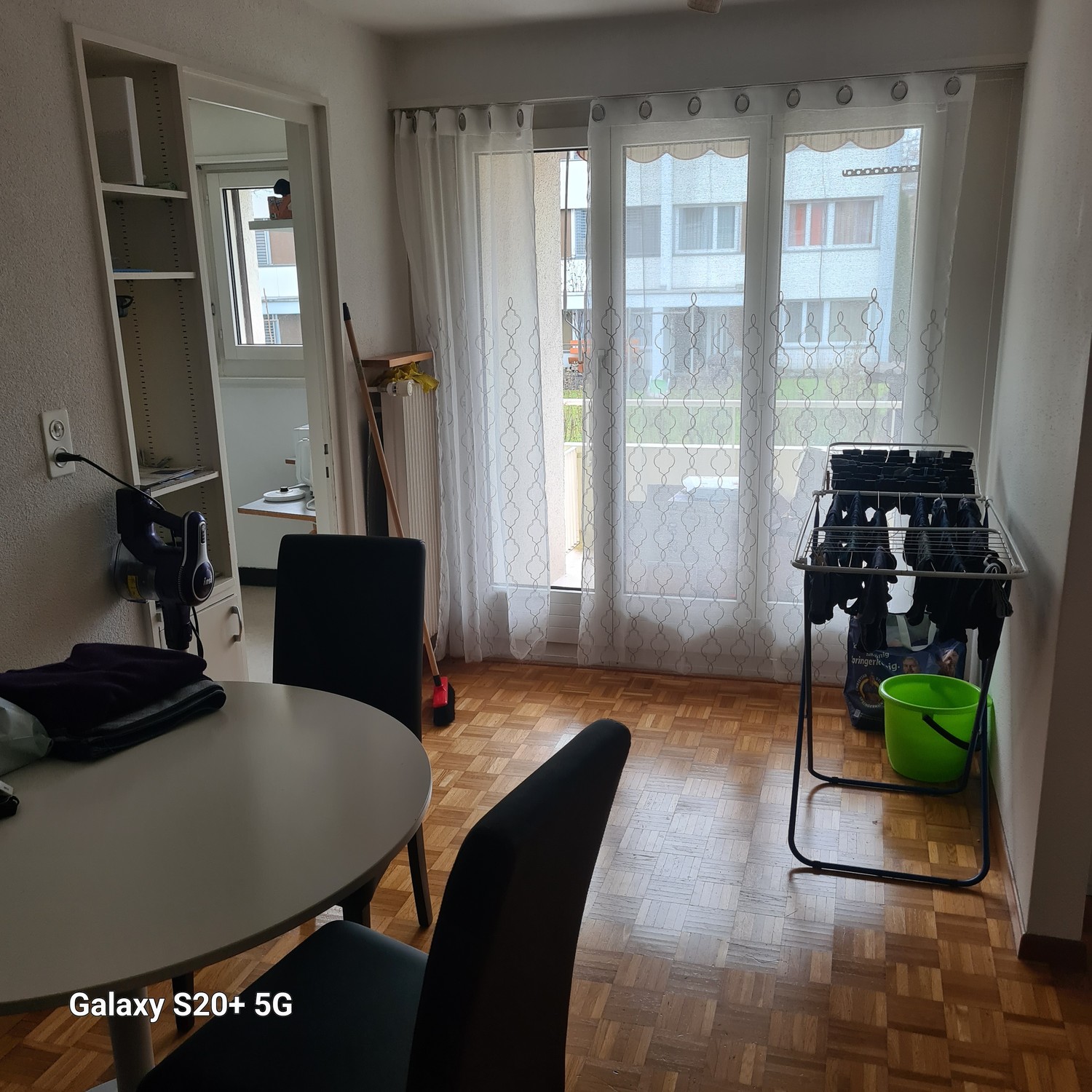 Chambre dans une colocation

Chambre disponible dans un appartement en colocation de 3.5 pièces à Baar à partir de début / mi-septembre 2026.  
  
La chambre et l'appartement sont meublés.  
La durée du contrat peut être négociée.  
  
L'appartement est au rez-de-chaussée et se compose de deux chamb