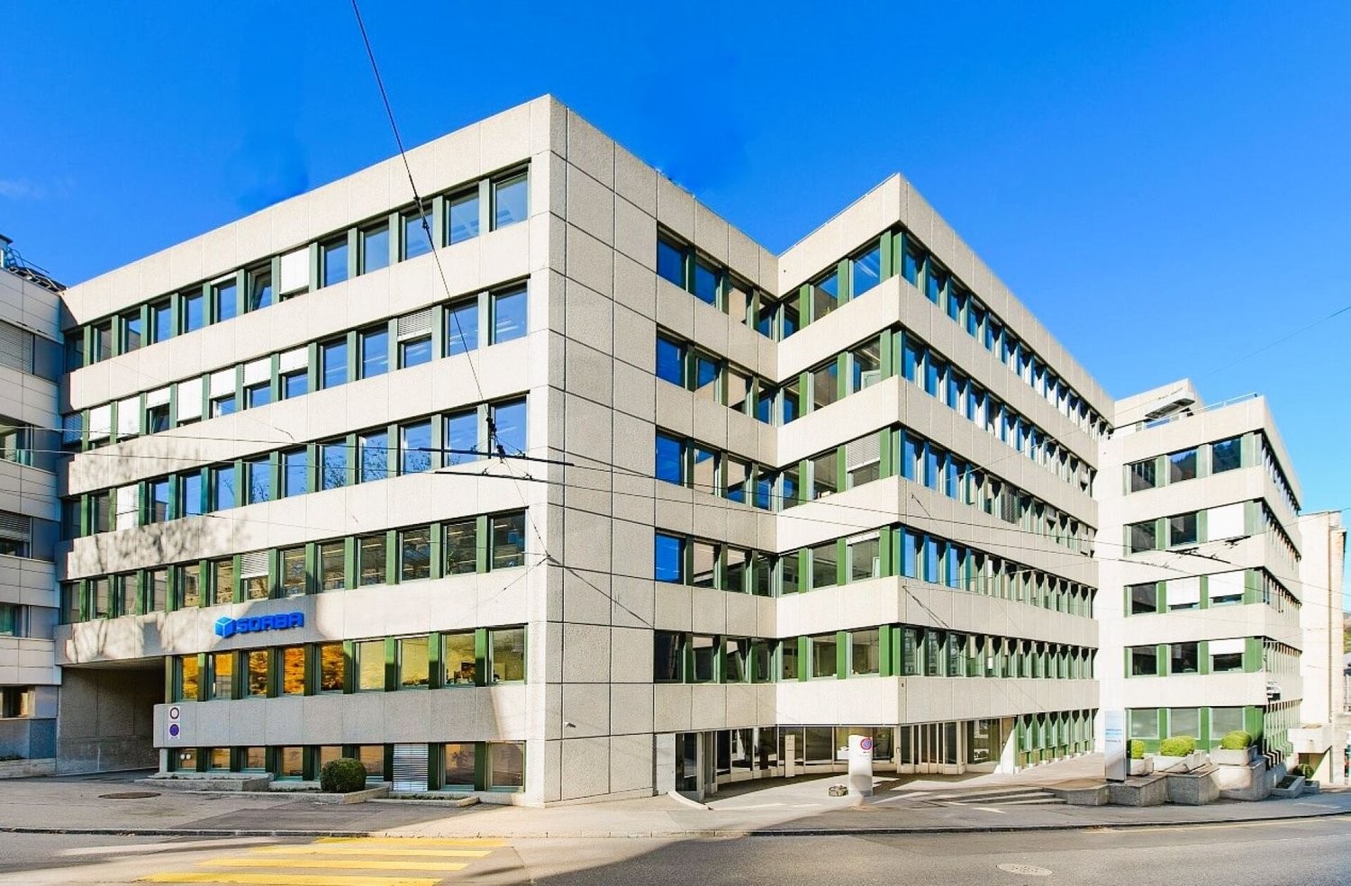 220m² office