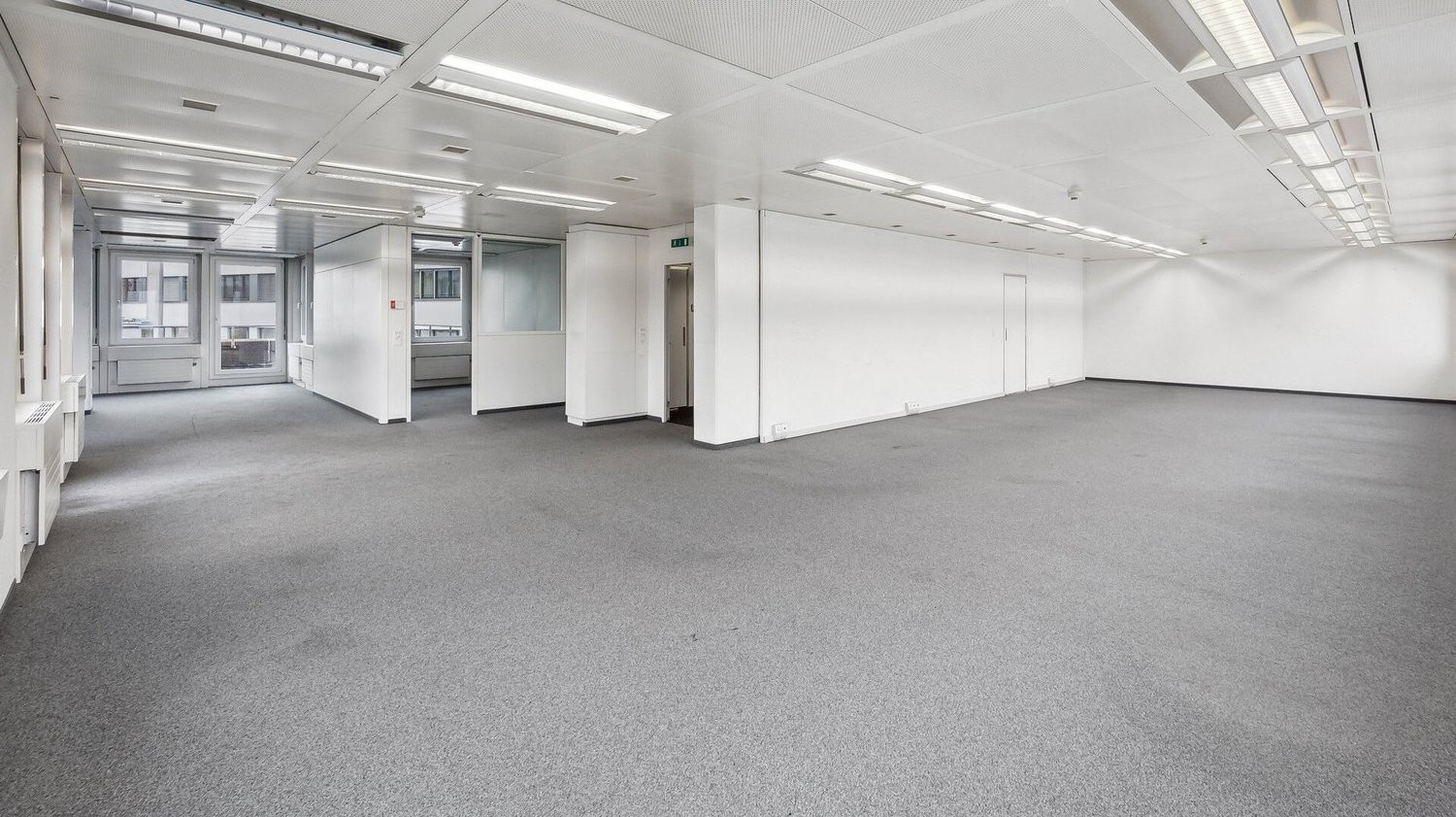 220m² office