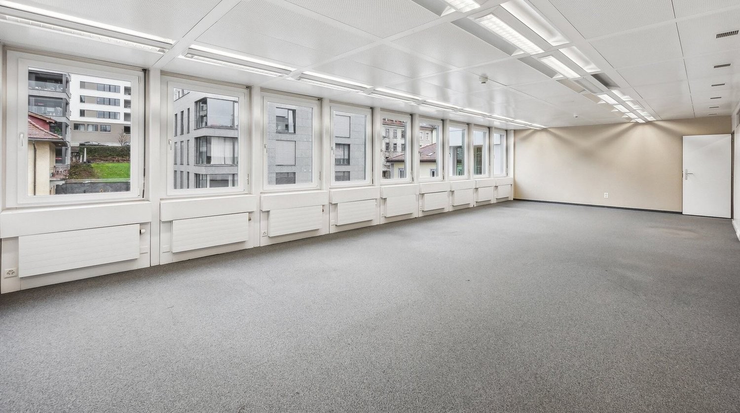 220m² office