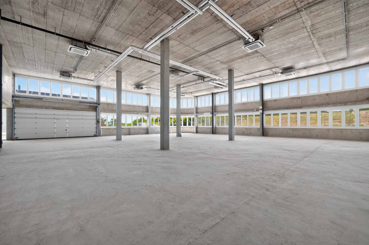 70m² commercial