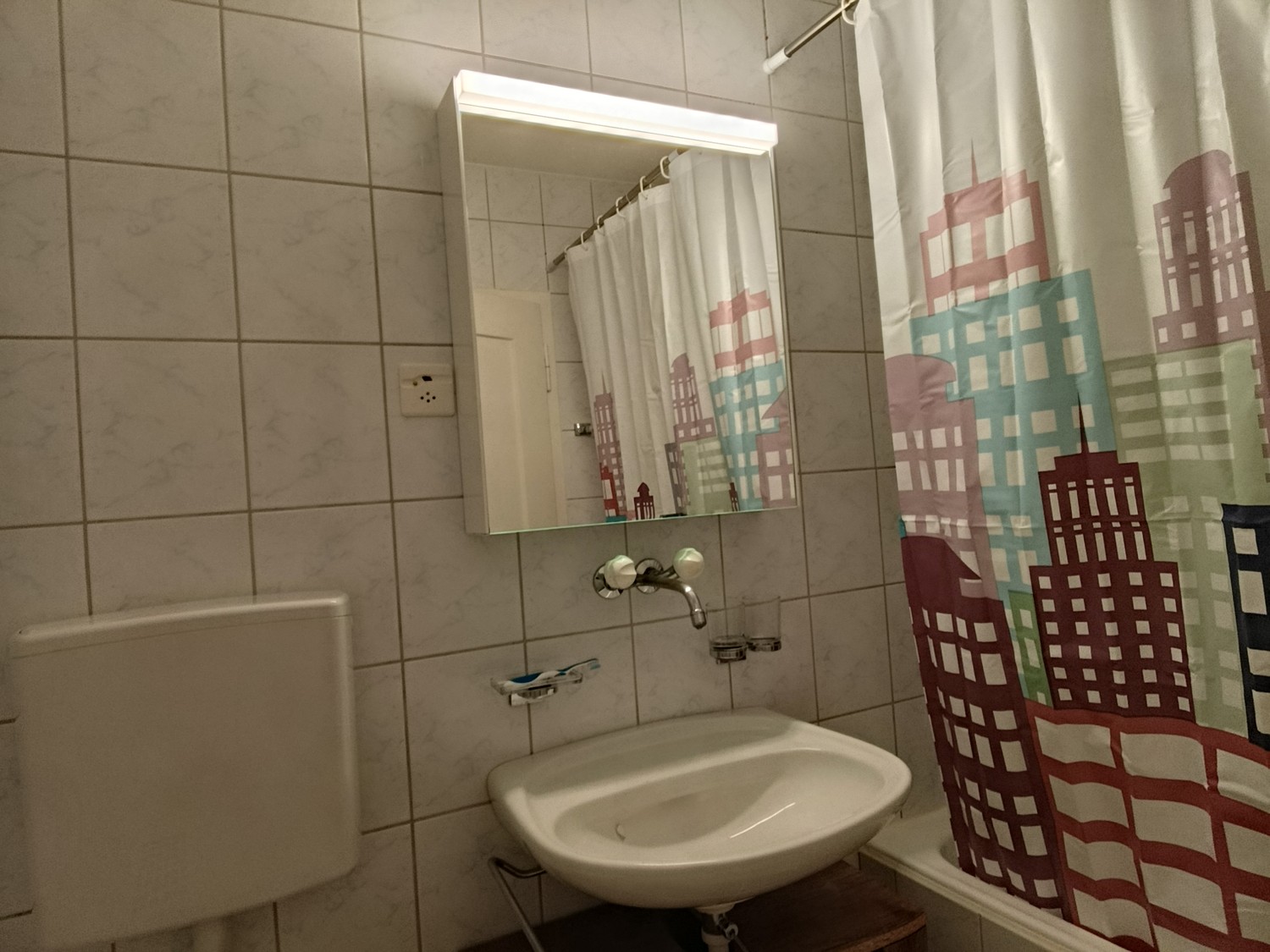 Zimmer in einer Wohngemeinschaft, Foto 1 von 2