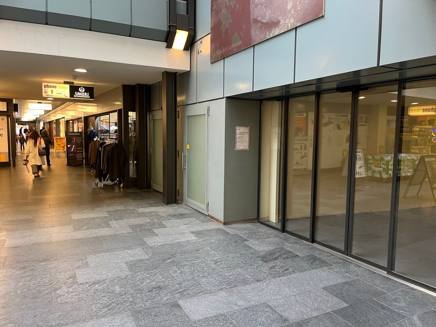 93m² commercial, photo 1 of 6