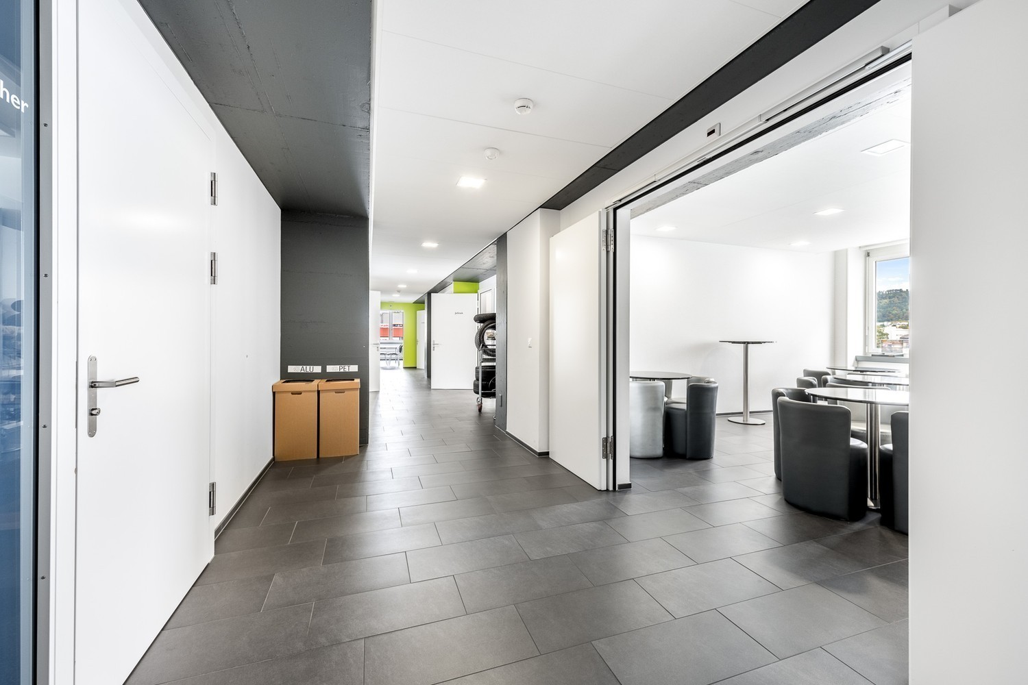 350m² office