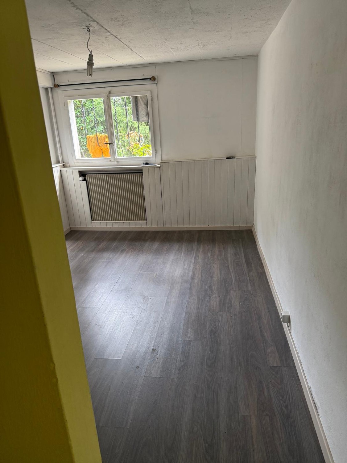 Zimmer in einer Wohngemeinschaft
Zimmer zu vermieten in Chavannes-près-Renens
Wir bieten 3 zu vermietende Zimmer in einem Haus in Chavannes-près-Renens an, in einem ruhigen Viertel mit guter Anbindung an den öffentlichen Verkehr.
In der Nähe der Campus der UNIL und der EPFL.
1 grosses, geräumige, Foto 2 von 5