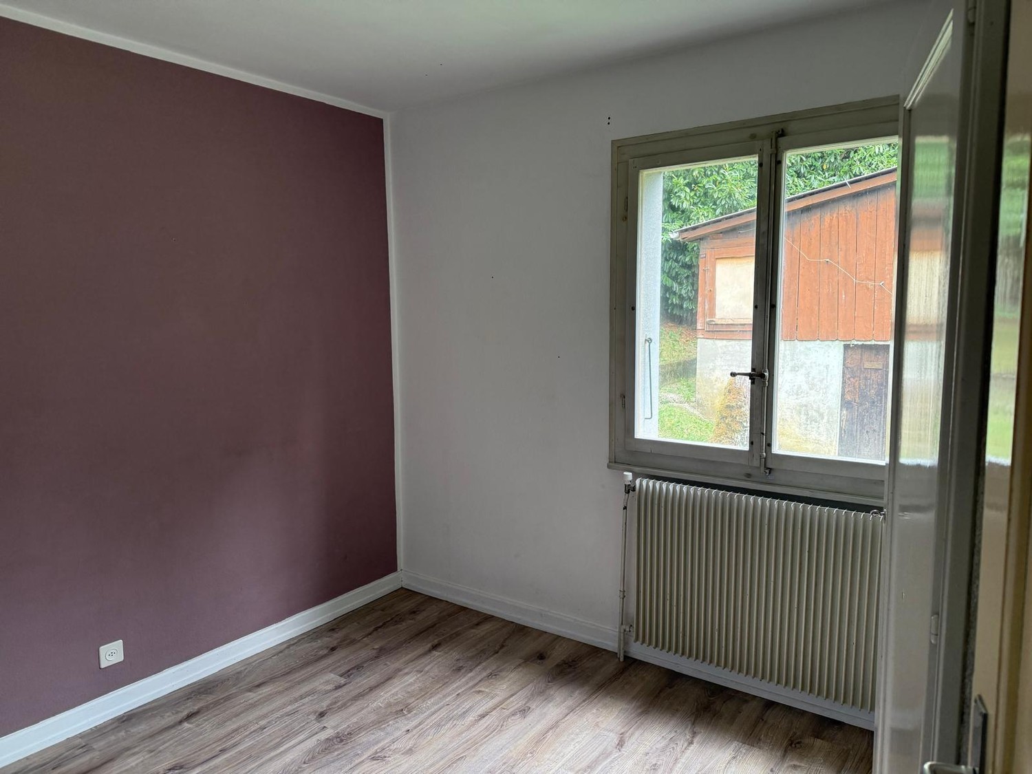 Zimmer in einer Wohngemeinschaft
Zimmer zu vermieten in Chavannes-près-Renens
Wir bieten 3 zu vermietende Zimmer in einem Haus in Chavannes-près-Renens an, in einem ruhigen Viertel mit guter Anbindung an den öffentlichen Verkehr.
In der Nähe der Campus der UNIL und der EPFL.
1 grosses, geräumige, Foto 1 von 5