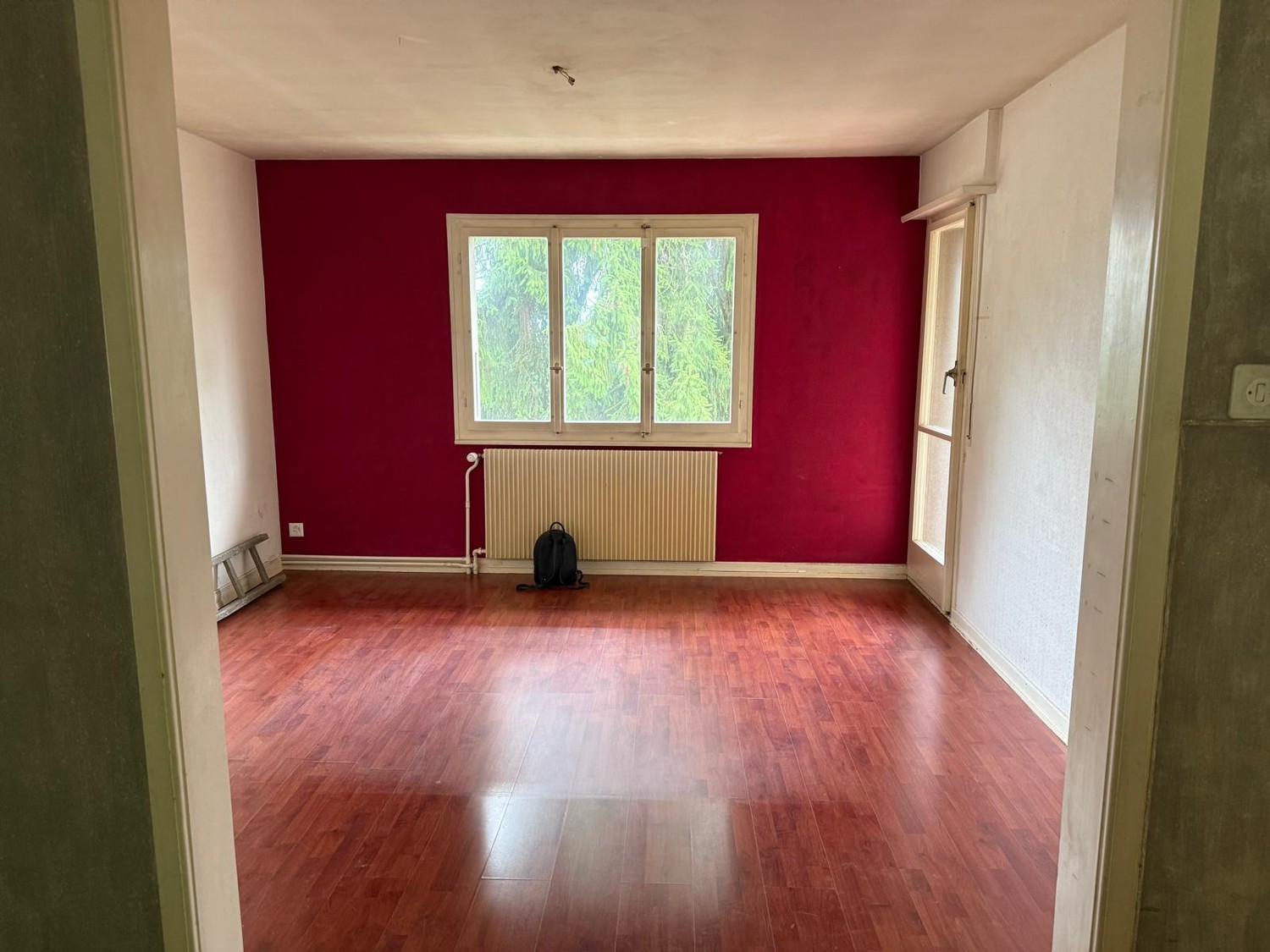 Zimmer in einer Wohngemeinschaft
Zimmer zu vermieten in Chavannes-près-Renens
Wir bieten 3 zu vermietende Zimmer in einem Haus in Chavannes-près-Renens an, in einem ruhigen Viertel mit guter Anbindung an den öffentlichen Verkehr.
In der Nähe der Campus der UNIL und der EPFL.
1 grosses, geräumige, Foto 4 von 5