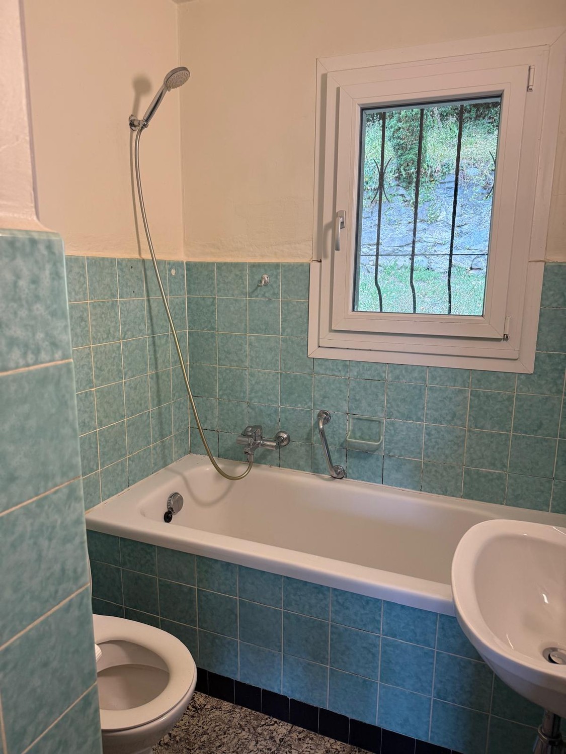Zimmer in einer Wohngemeinschaft
Zimmer zu vermieten in Chavannes-près-Renens
Wir bieten 3 zu vermietende Zimmer in einem Haus in Chavannes-près-Renens an, in einem ruhigen Viertel mit guter Anbindung an den öffentlichen Verkehr.
In der Nähe der Campus der UNIL und der EPFL.
1 grosses, geräumige, Foto 3 von 5