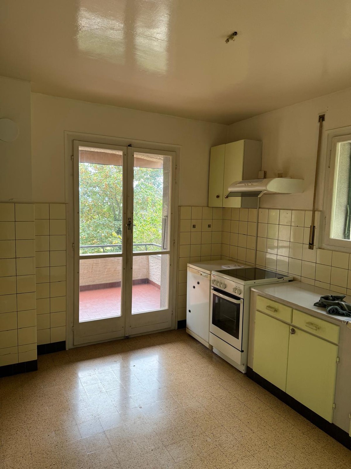Zimmer in einer Wohngemeinschaft
Zimmer zu vermieten in Chavannes-près-Renens
Wir bieten 3 zu vermietende Zimmer in einem Haus in Chavannes-près-Renens an, in einem ruhigen Viertel mit guter Anbindung an den öffentlichen Verkehr.
In der Nähe der Campus der UNIL und der EPFL.
1 grosses, geräumige, Foto 5 von 5