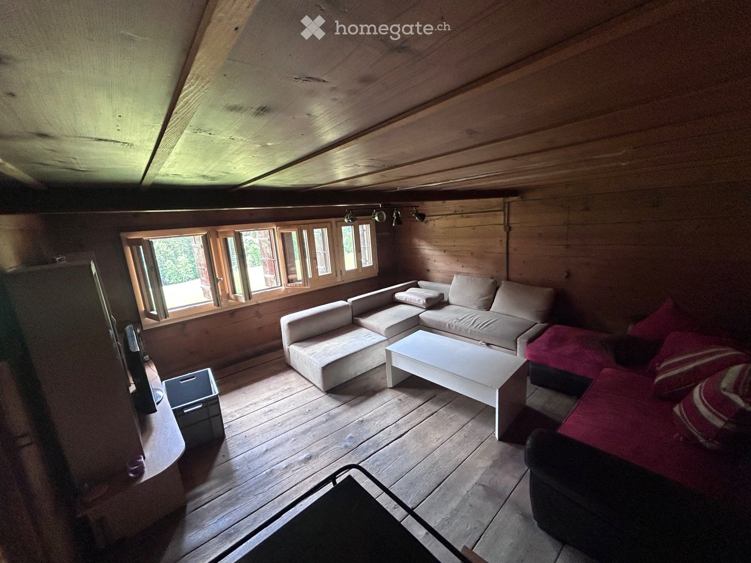 4-Zimmer-Einfamilienhaus
Sehr rustikales Chalet zur Jahresmiete
Haupt- oder Zweitwohnsitz
An der Kantonsstrasse in Rosex
Im Winter wird das Grundstück hinter dem Chalet von einem Bauern bewirtschaftet.
Pellet- oder Holzheizung
Waschmaschine
Elektrizität - fliessendes Wasser
Fenster komplett erneuert, Foto 4 von 5