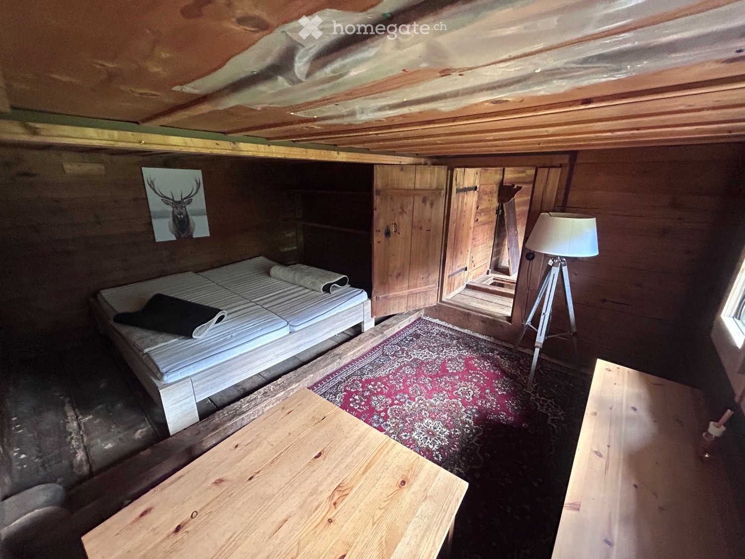 4-Zimmer-Einfamilienhaus
Sehr rustikales Chalet zur Jahresmiete
Haupt- oder Zweitwohnsitz
An der Kantonsstrasse in Rosex
Im Winter wird das Grundstück hinter dem Chalet von einem Bauern bewirtschaftet.
Pellet- oder Holzheizung
Waschmaschine
Elektrizität - fliessendes Wasser
Fenster komplett erneuert, Foto 5 von 5