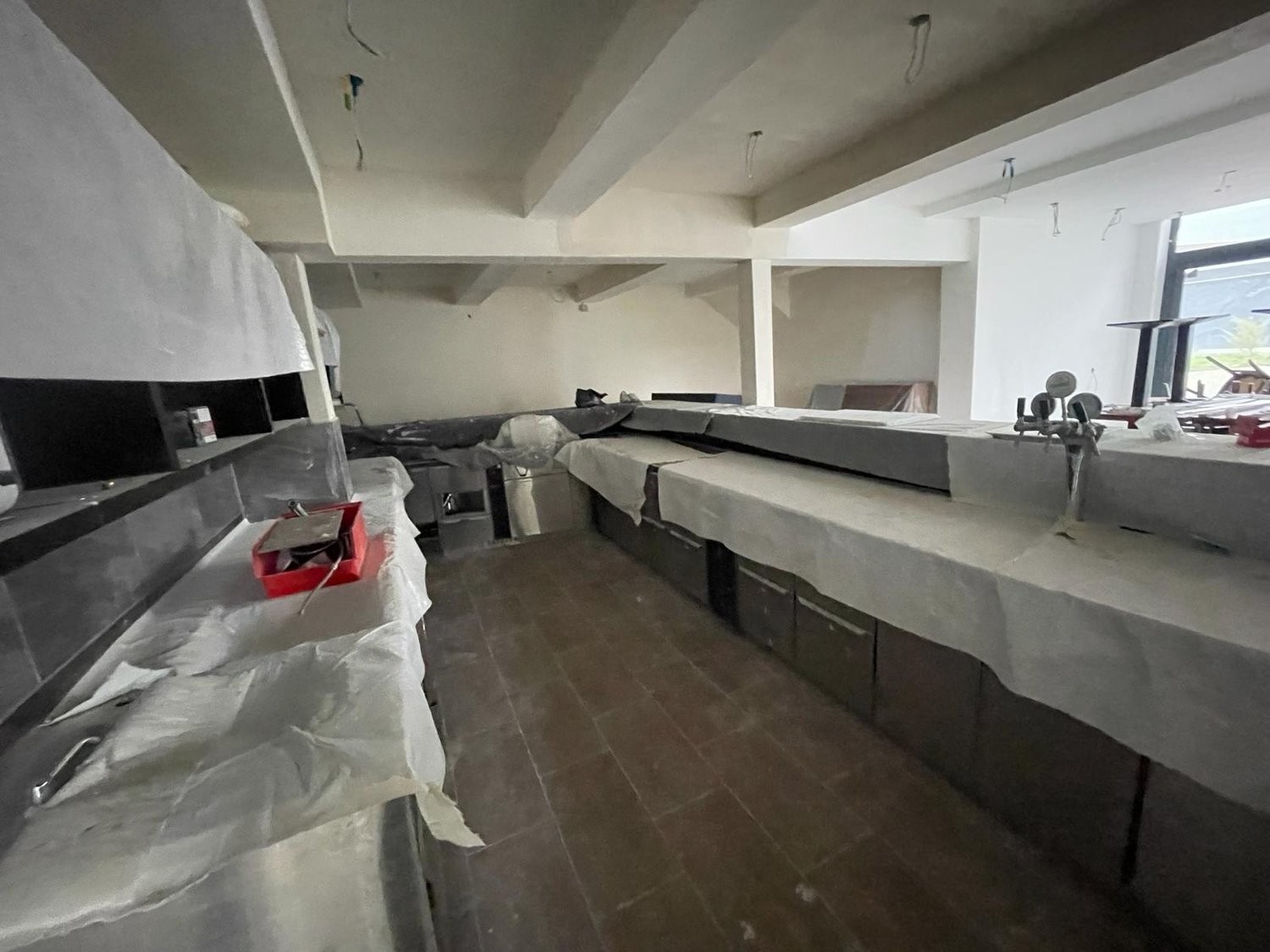 300m² bar