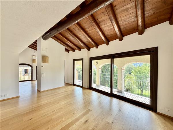 6-Zimmer-Dachwohnung, Foto 1 von 10