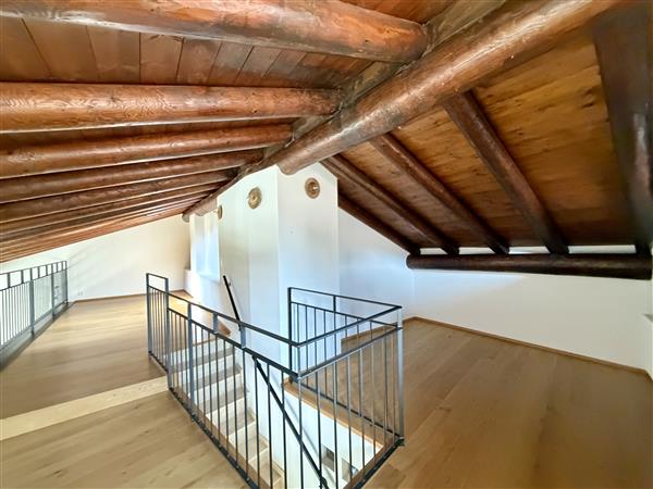6-Zimmer-Dachwohnung, Foto 9 von 10