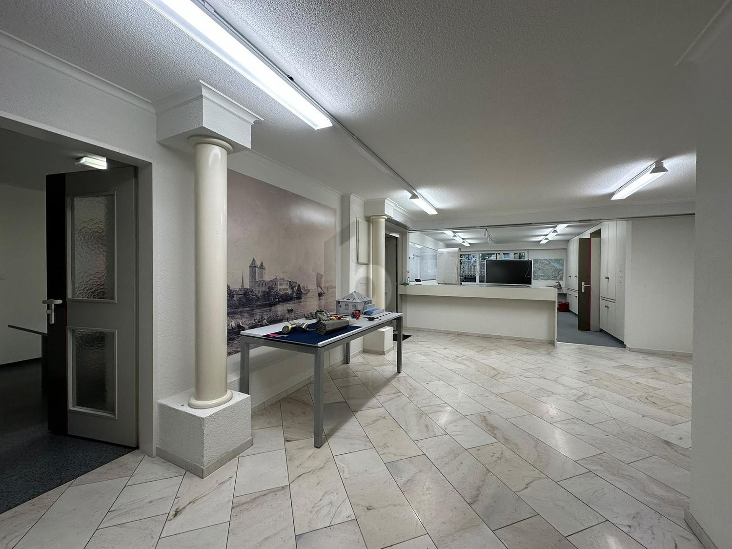 60m² office