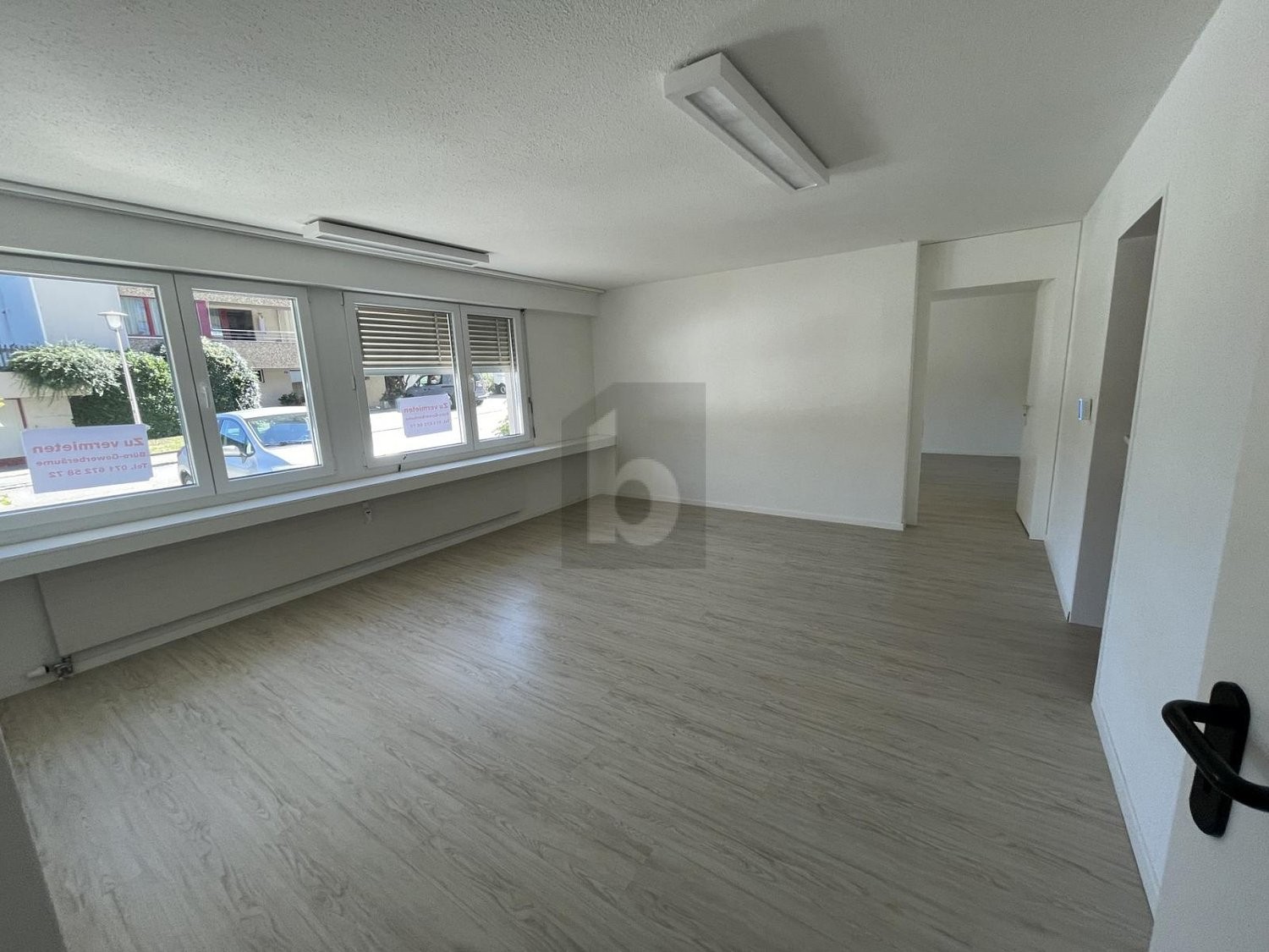 60m² office