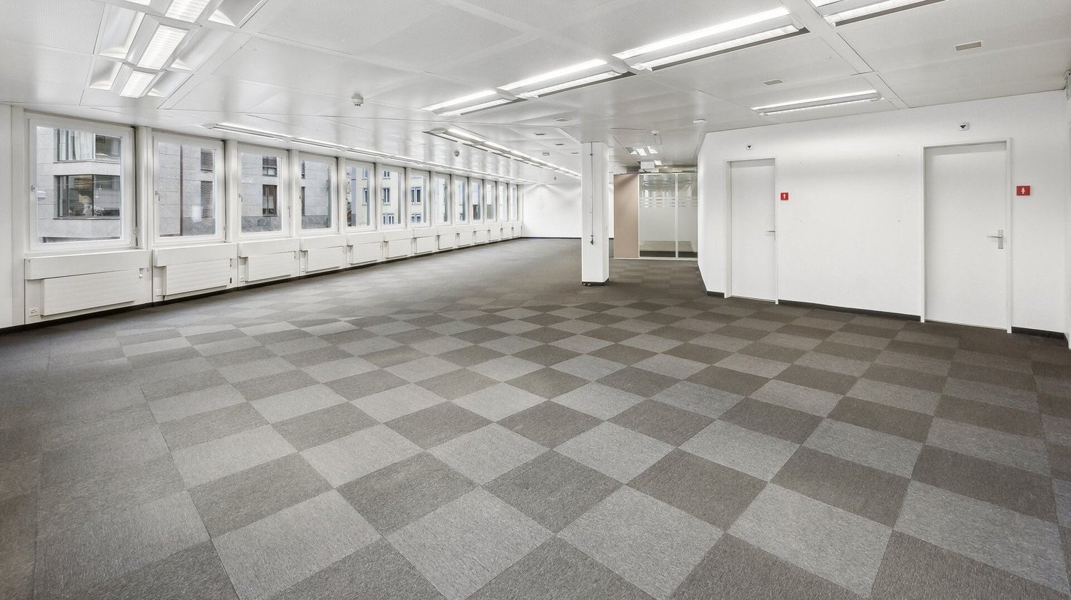 371m² office