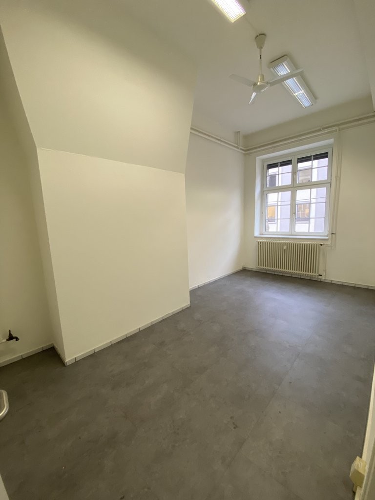 77m² office, Foto 1 von 5