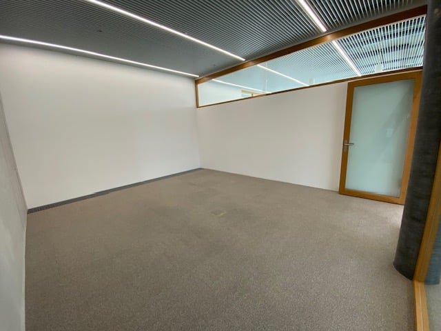 270m² office