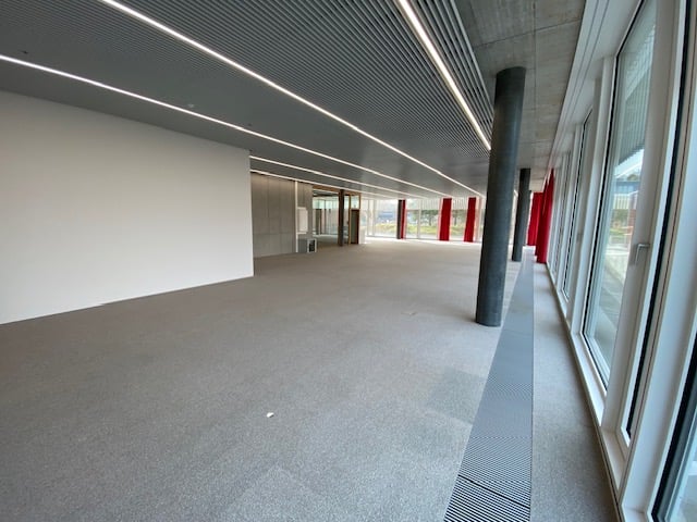 270m² office