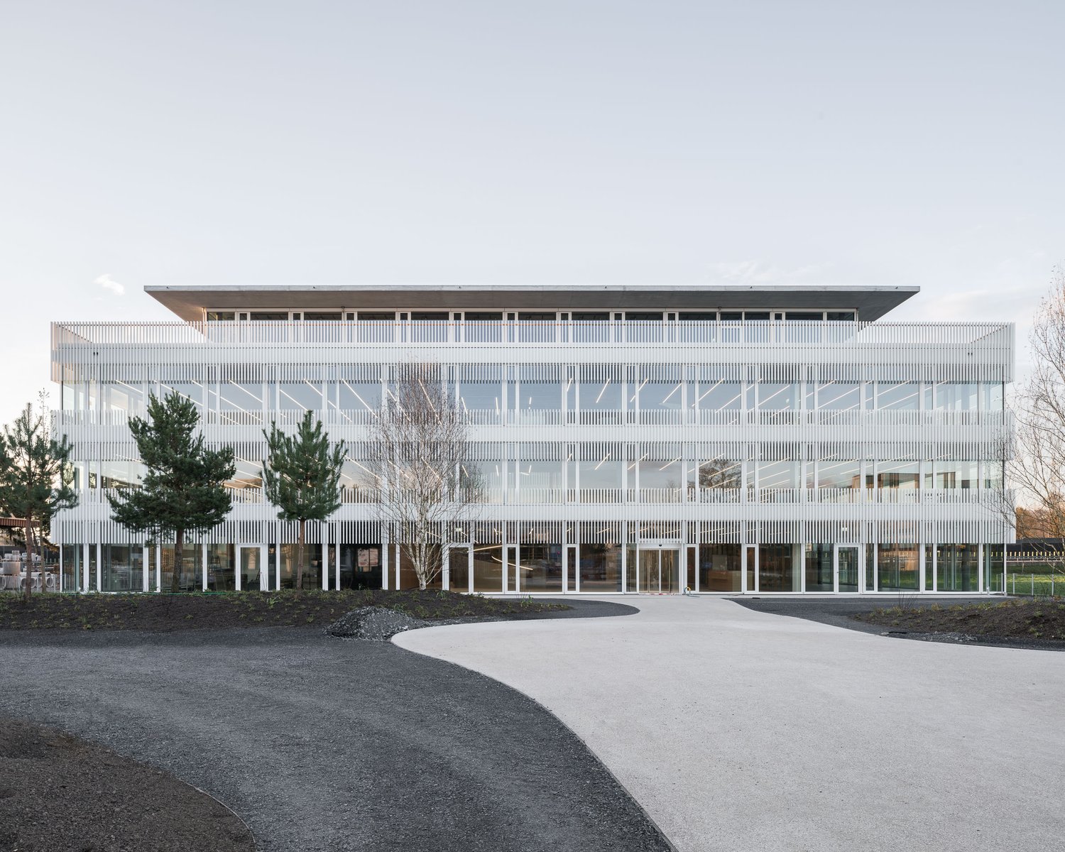 270m² office
