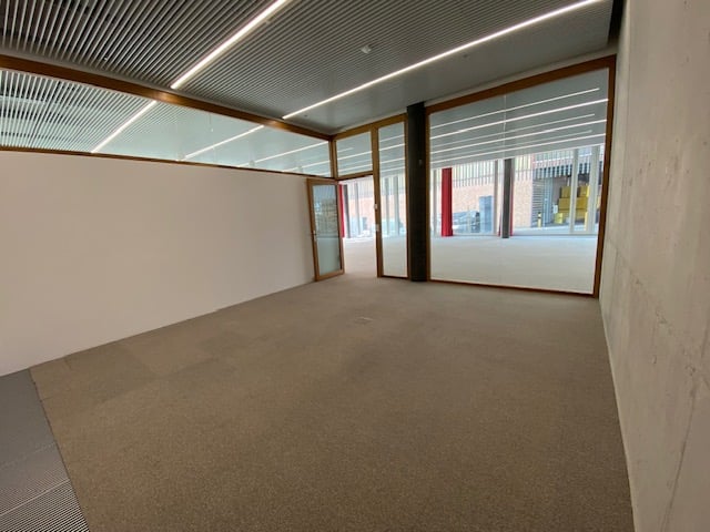 270m² office