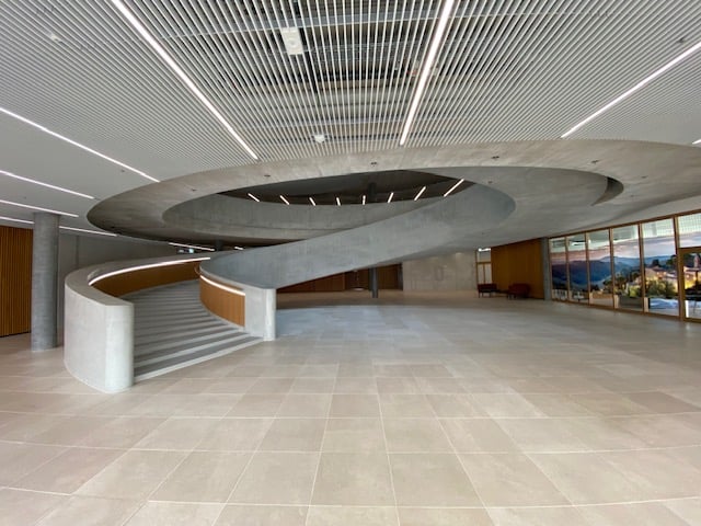 270m² office
