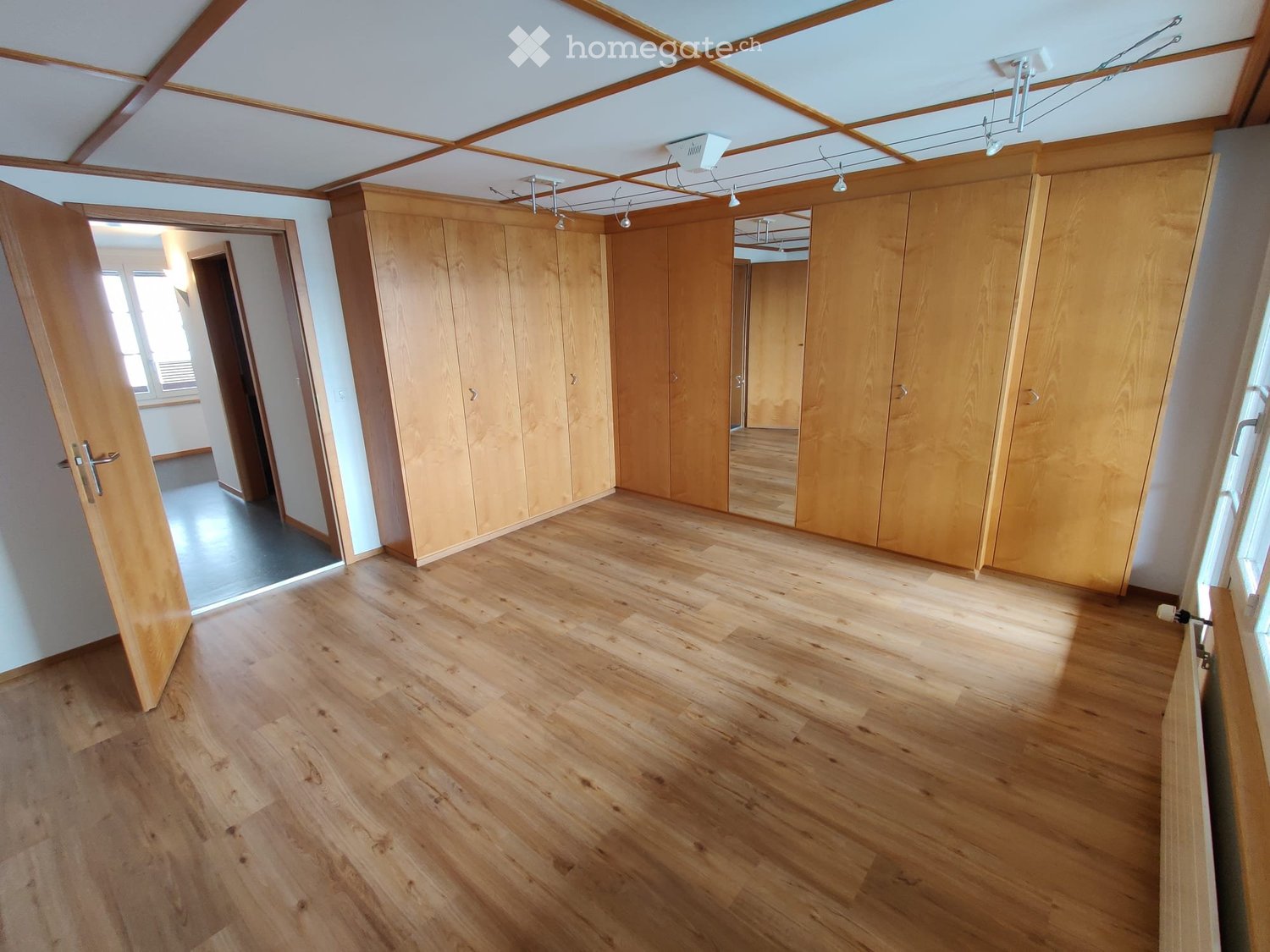 5 rooms apartment