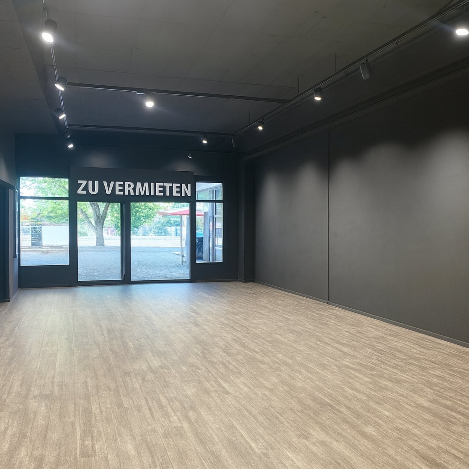 211m² commercial