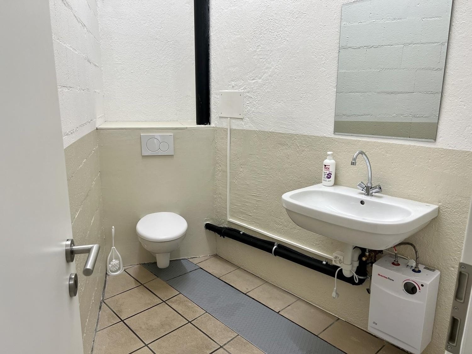 140m² commercial