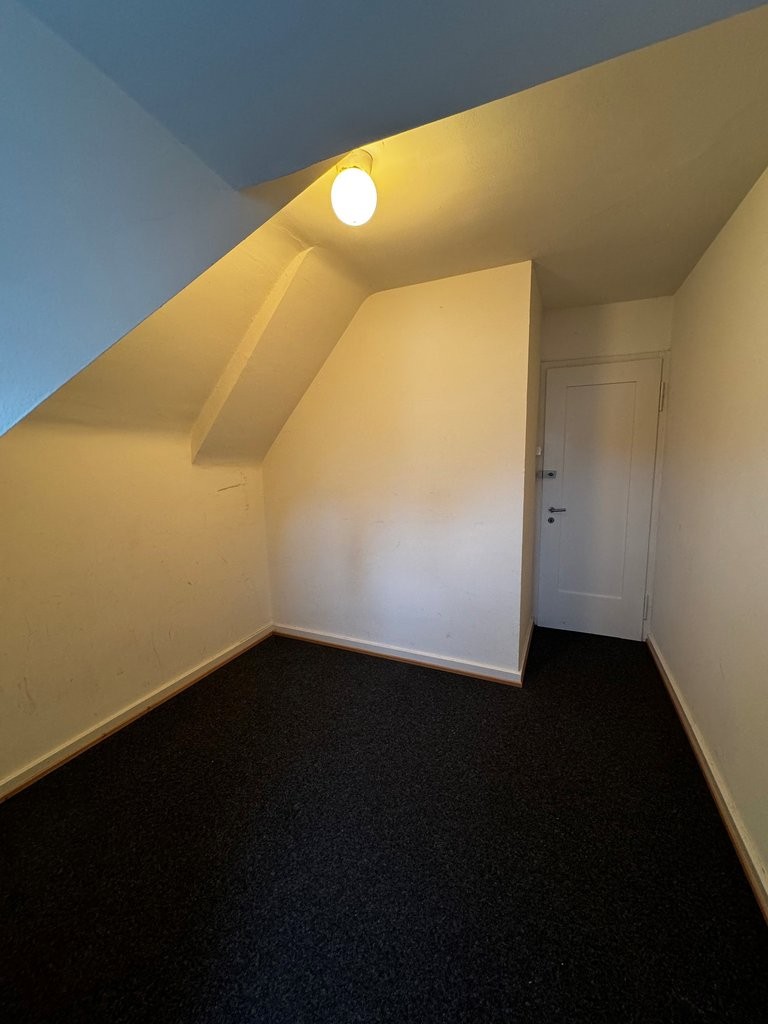 1 room single room, Foto 2 von 3