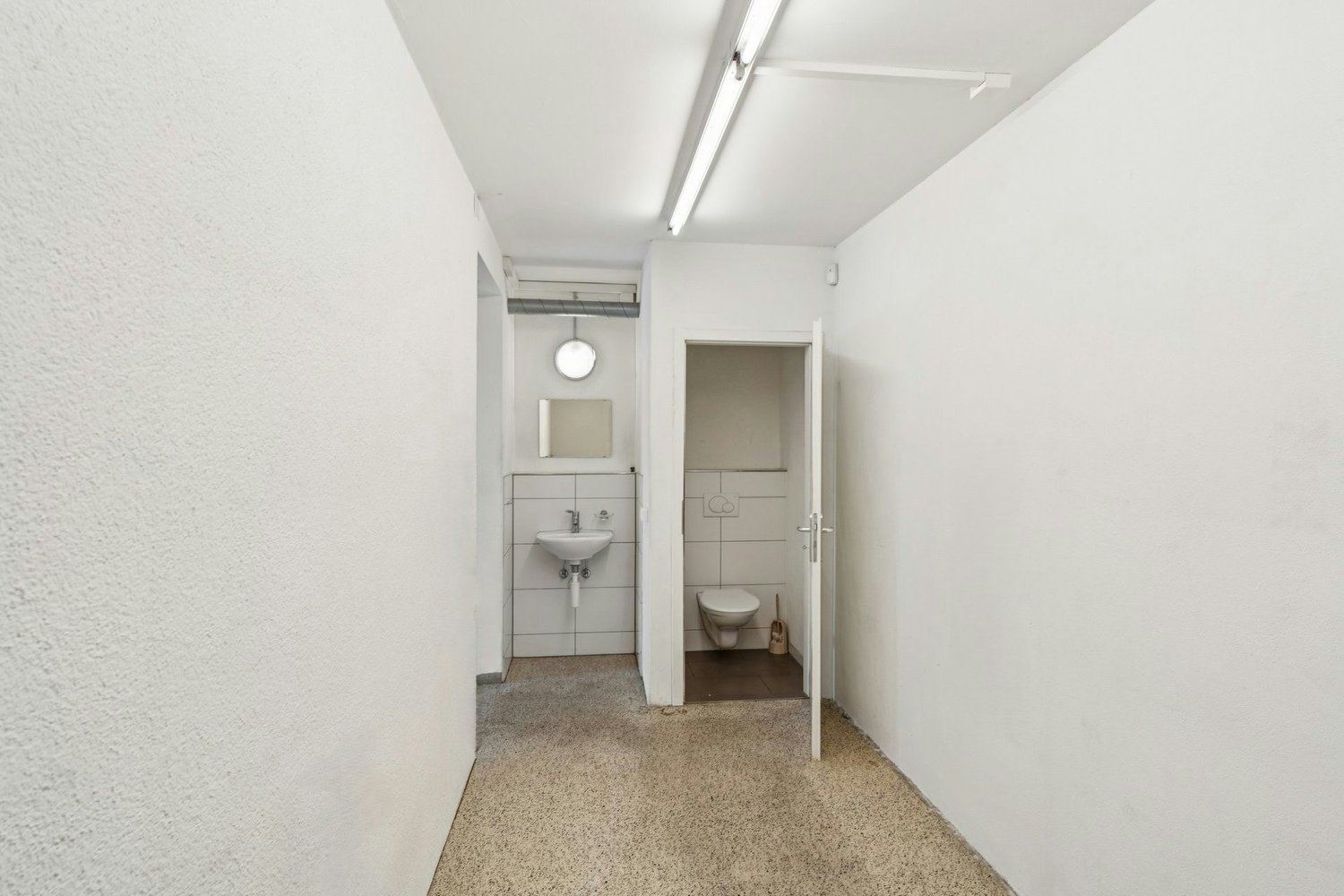 50m² commercial