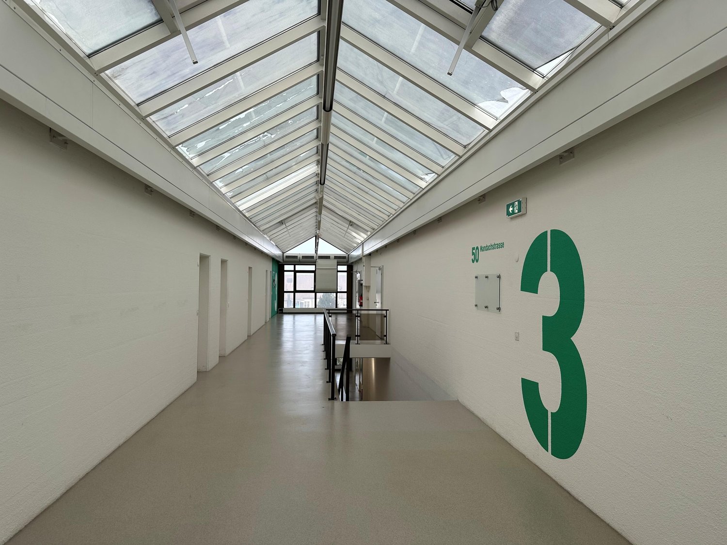 175m² office