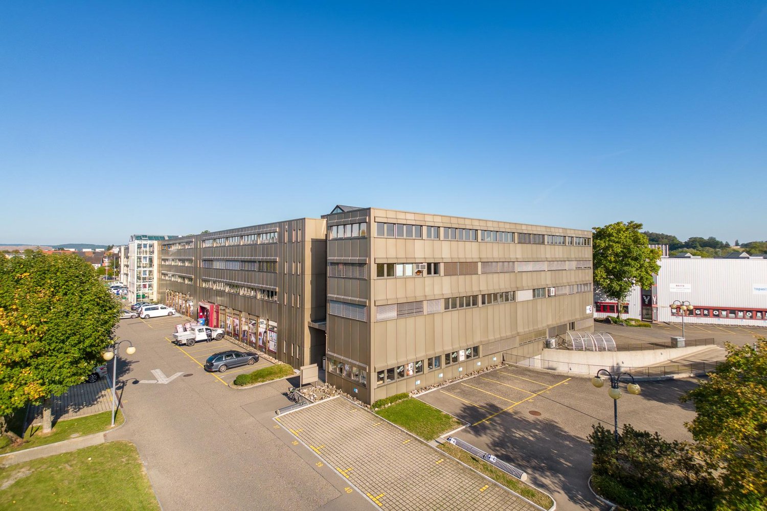 175m² office